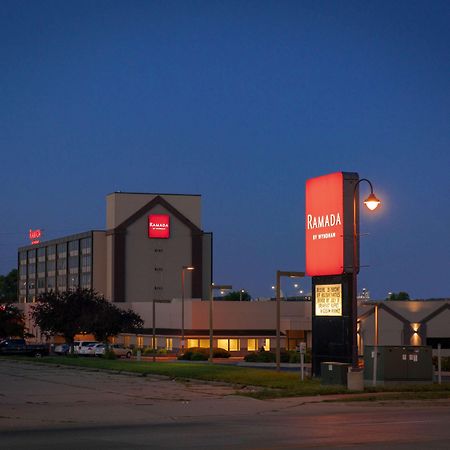 Ramada By Wyndham Cedar Rapids Hotel Eksteriør billede