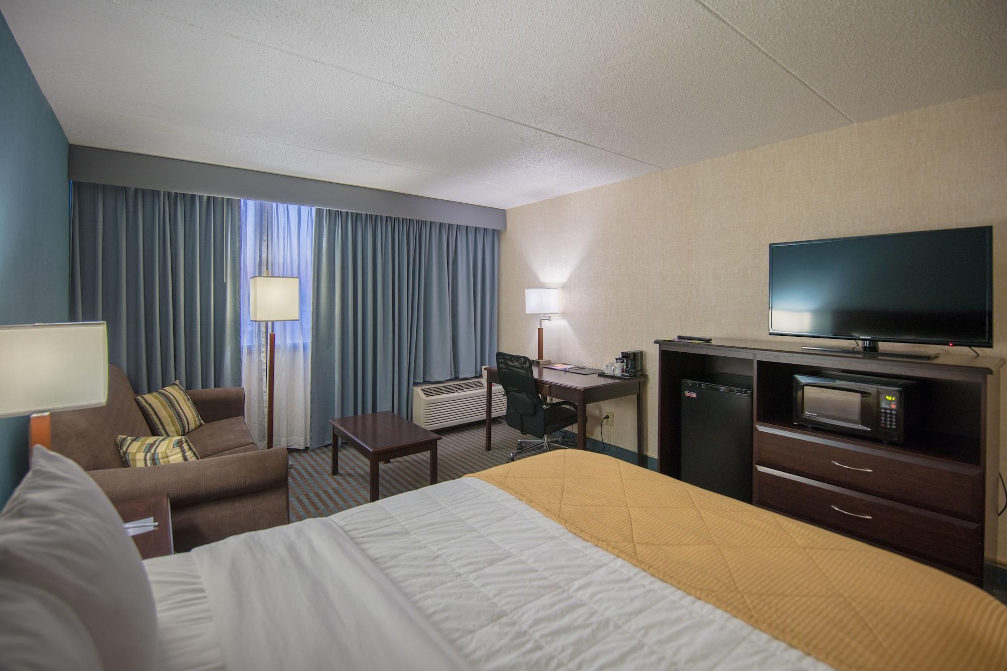 Ramada By Wyndham Cedar Rapids Hotel Eksteriør billede