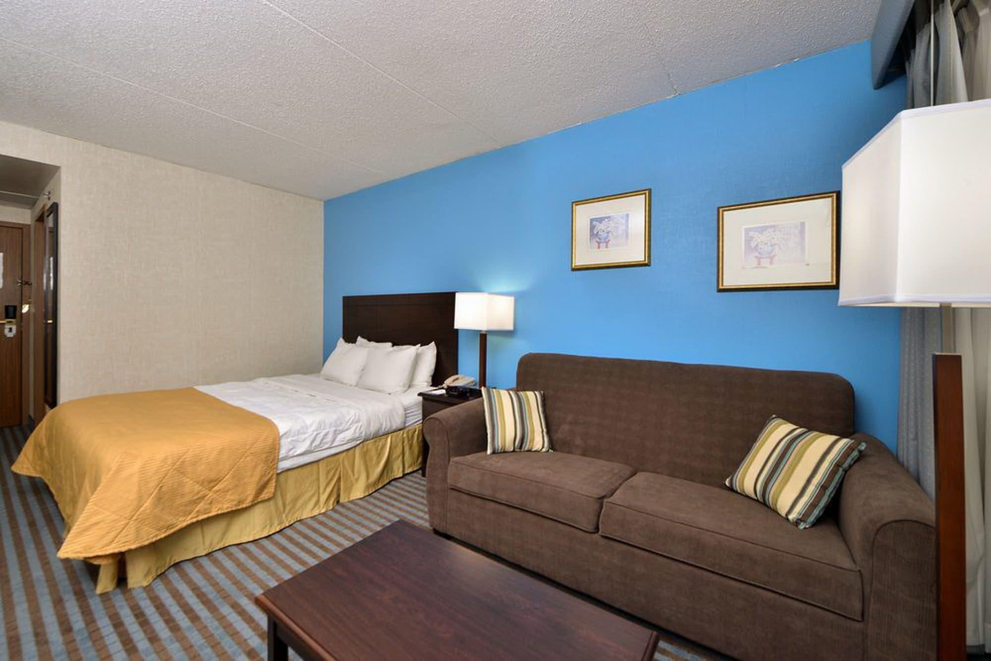 Ramada By Wyndham Cedar Rapids Hotel Eksteriør billede