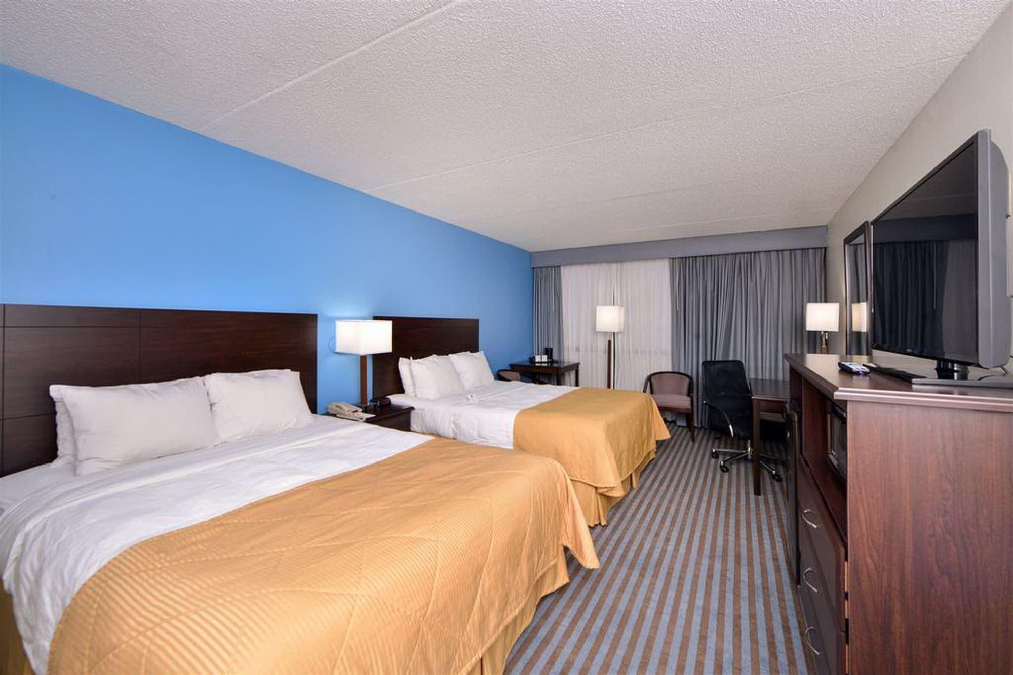 Ramada By Wyndham Cedar Rapids Hotel Eksteriør billede