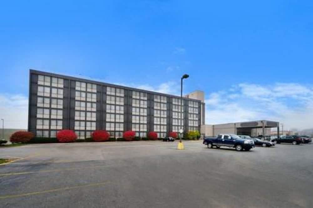 Ramada By Wyndham Cedar Rapids Hotel Eksteriør billede