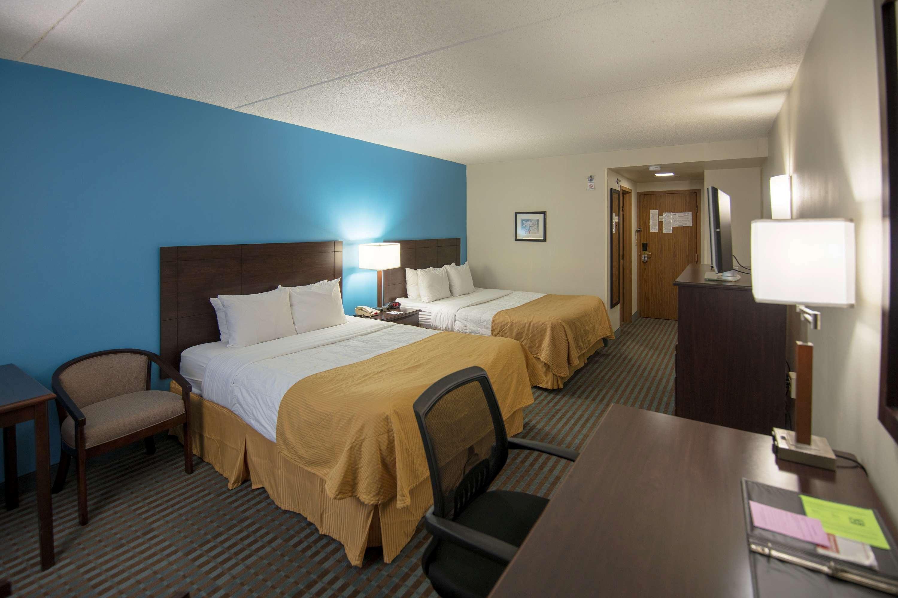 Ramada By Wyndham Cedar Rapids Hotel Eksteriør billede