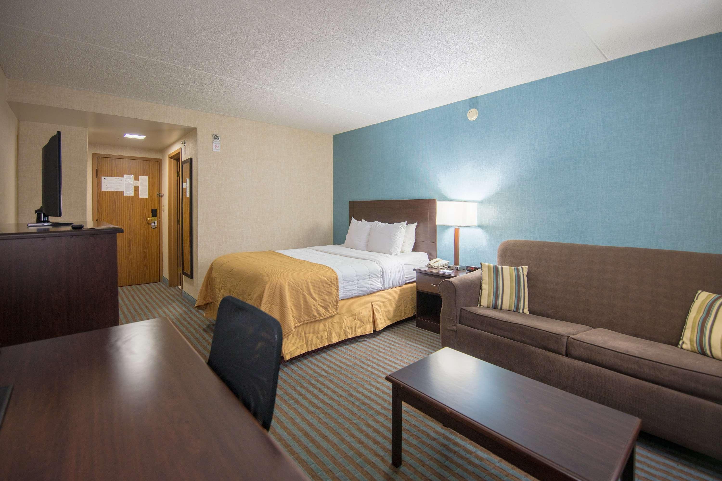 Ramada By Wyndham Cedar Rapids Hotel Eksteriør billede
