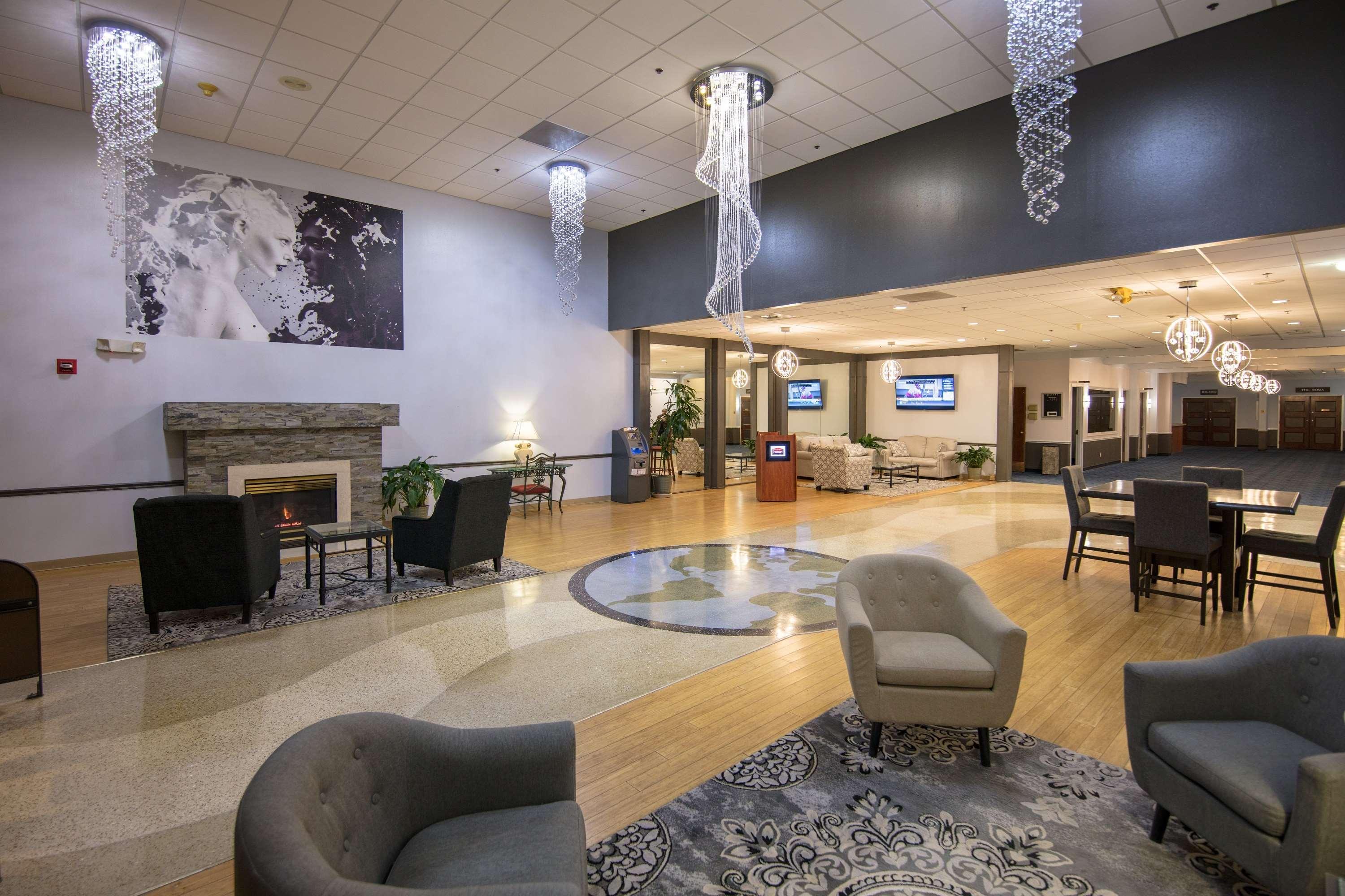 Ramada By Wyndham Cedar Rapids Hotel Eksteriør billede
