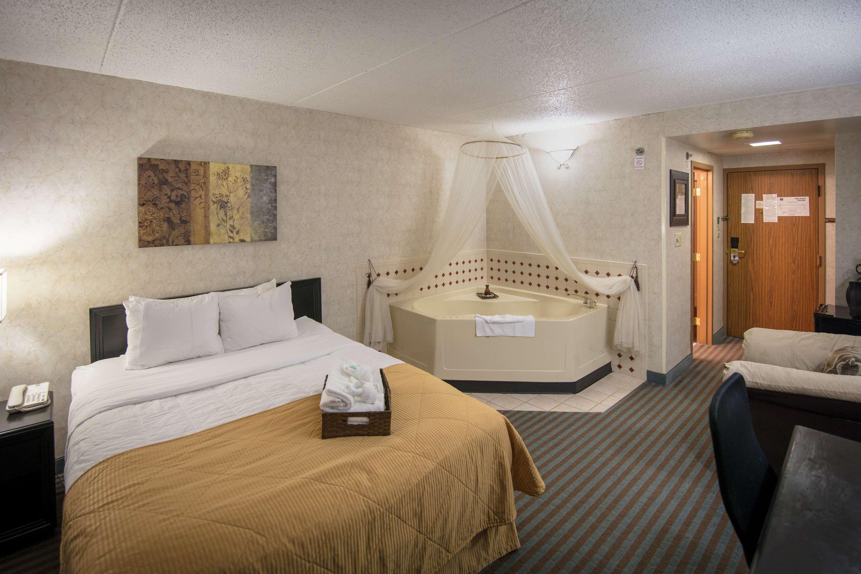 Ramada By Wyndham Cedar Rapids Hotel Eksteriør billede