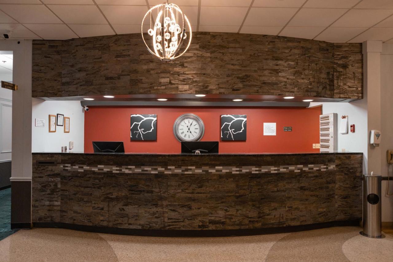 Ramada By Wyndham Cedar Rapids Hotel Eksteriør billede