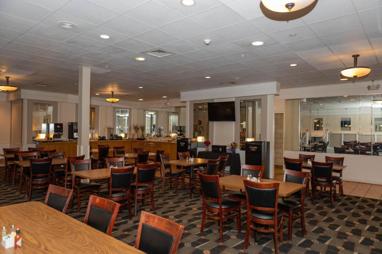 Ramada By Wyndham Cedar Rapids Hotel Eksteriør billede