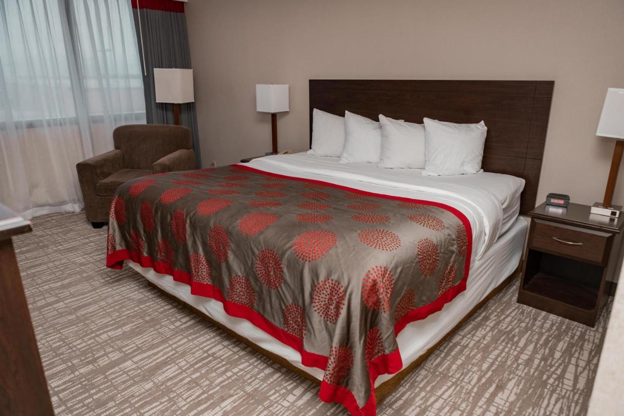 Ramada By Wyndham Cedar Rapids Hotel Eksteriør billede