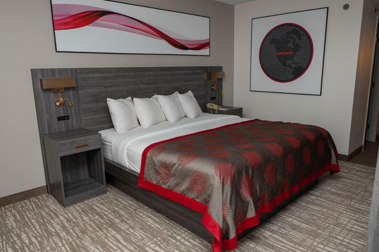 Ramada By Wyndham Cedar Rapids Hotel Eksteriør billede