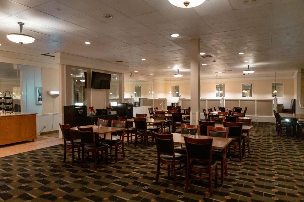 Ramada By Wyndham Cedar Rapids Hotel Eksteriør billede