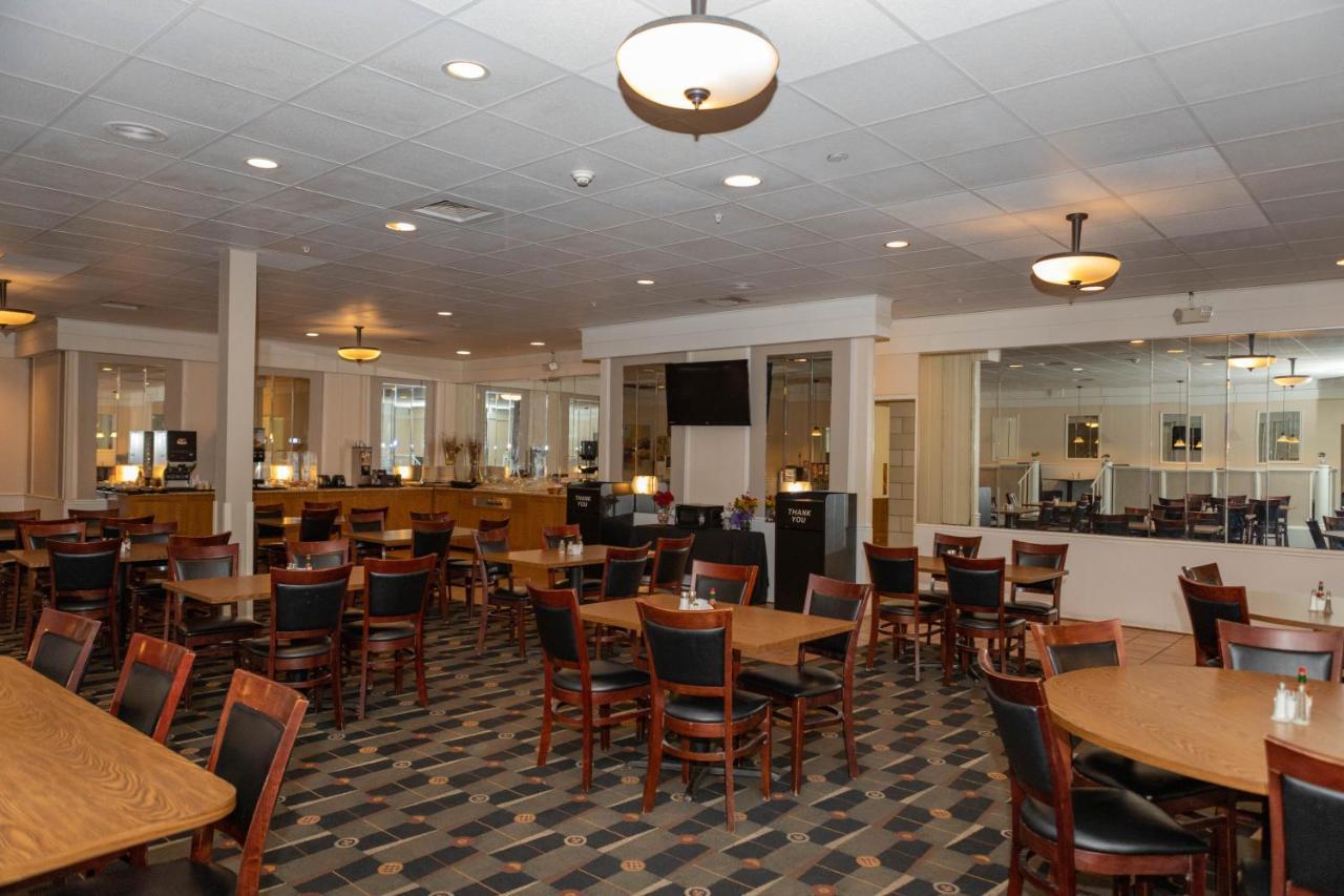 Ramada By Wyndham Cedar Rapids Hotel Eksteriør billede