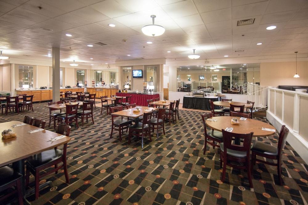 Ramada By Wyndham Cedar Rapids Hotel Eksteriør billede