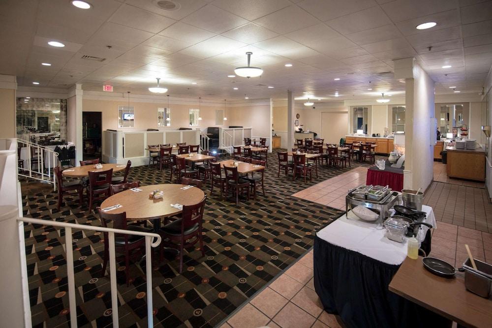 Ramada By Wyndham Cedar Rapids Hotel Eksteriør billede