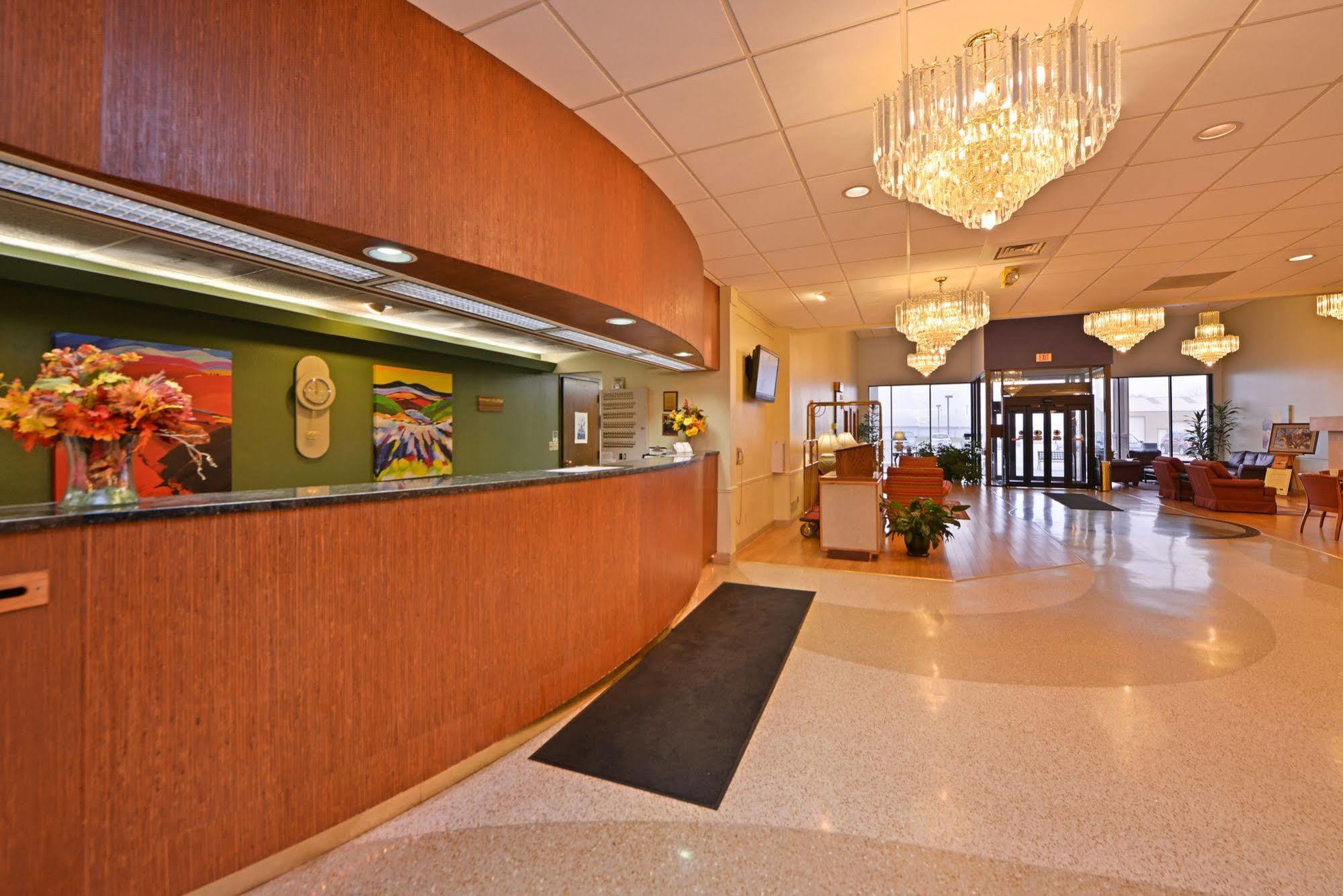 Ramada By Wyndham Cedar Rapids Hotel Eksteriør billede